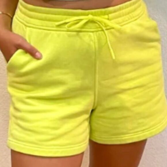 LULULEMON Womens LOUNGEFUL High Rise 4” Electric Lemon Shorts Sz 4 SIZE 6 NWT - Picture 3 of 6